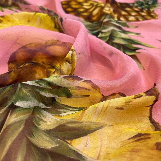 Шифон приглушенного розового цвета с ананасами 437369 Италия 3200 рублей за метр