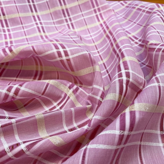 Сорочечная с продольной мережкой розово-бежевого цвета 440202 Италия 780 рублей за метр