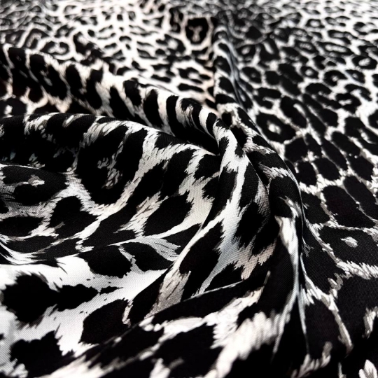Штапель с леопардовым принтом в черно-серой гамме 437834 Китай 480 рублей за метр