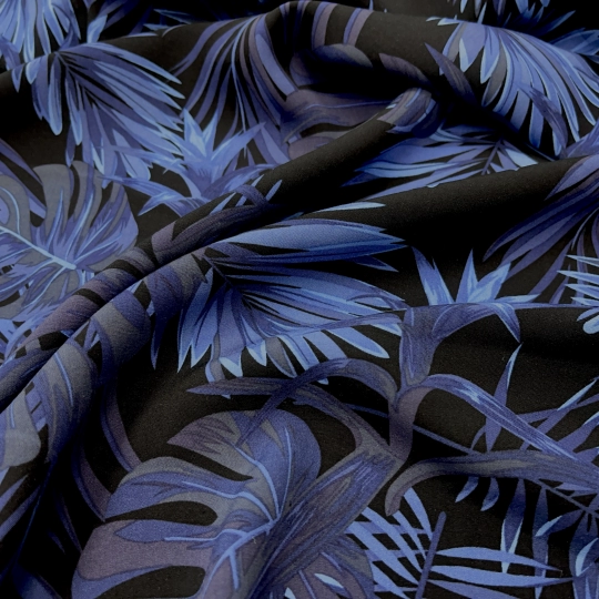 Штапель с сине-голубыми листьями на черном фоне 440663 Китай 680 рублей за метр