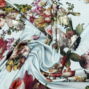 Вискозный трикотаж с изящным цветочным принтом в стиле DG. Легкий, мягкий, идеально подойдет для пошива летней маечки или платья.