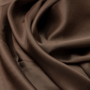 Вискозный костюмно-пальтовый подклад из брендовых стоковых коллекций. Сочетание черных и коричневых нитей.
