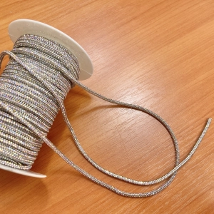 Силиконовый шнур со стразами, 4мм. Для декора одежды.