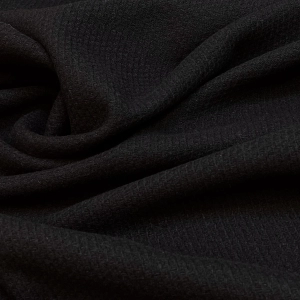 Великолепная пальтовая шерсть в черном цвете с легкой фактурой в ромбик. Шерсть мягкая, не тяжелая, с хорошей пластичностью. Плотность 500 г/м. Отлично подойдет для пошива облегченного пальто, утепленного жакета, юбки на холодный период.