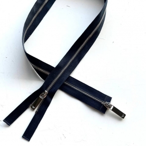 Молния из стока Armani, на язычке логотип. Тип 4. Тёмно-синяя 70см