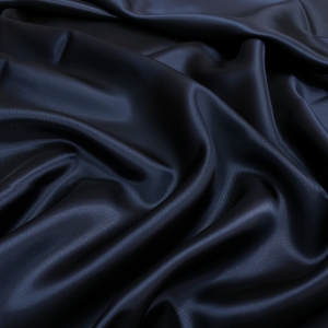Фантастический вискозный подклад из коллекционного стока в тёмно- синем цвете с роскошным отливом. Отлично подойдет для костюмов и платьев.