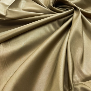 Отрез 3,2 м.
Подкладочная ткань из стоков HUGO BOSS в золотисто-оливковом цвете. Полотняного переплетения, с лёгким, благородным отливом. Тактильно очень мягкая, Немного тянется. Плотность 112 г/м. Подходит для костюмов и платьев.