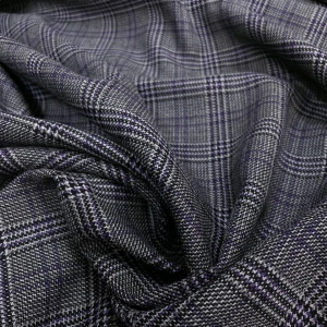 Плотная шикарная шерсть из стока Valentino. Сиреневая клетка на сером фоне. Хорошо держит форму, идеально для пиджака-оверсайз.
отрез 1,7
