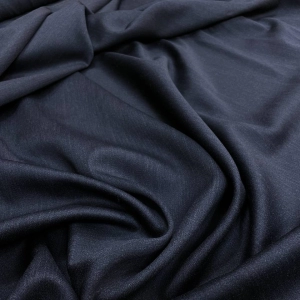 Роскошная костюмная шерсть из стоков ARMANI в припылённом сине-графитовом цвете с меланжевым эффектом. Полотно пластичное, поверхность гладкая с благородным отливом. Хорошо держит форму, образовывая мягкие складки. Не тянется, сминаемость почти отсутствует. Плотность 390 г/м.
Идеально подходит для пошива изделий мужского и женского гардероба: сюртуков, теплых жакетов и изделий в рубашечном стиле.